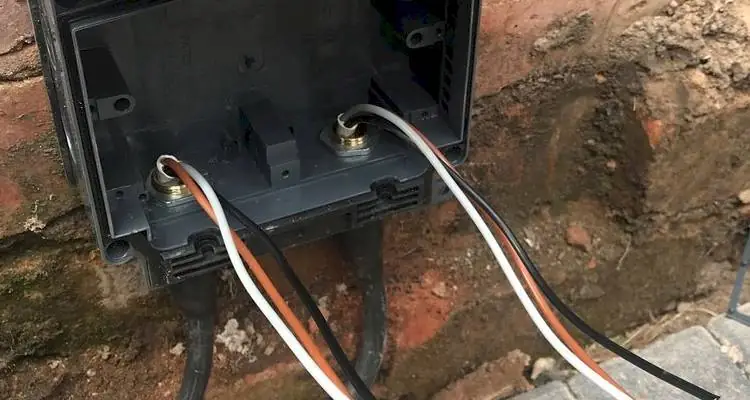cost-of-installing-an-outside-socket-5-c2m800 Royale Installation | External Sockets works installation